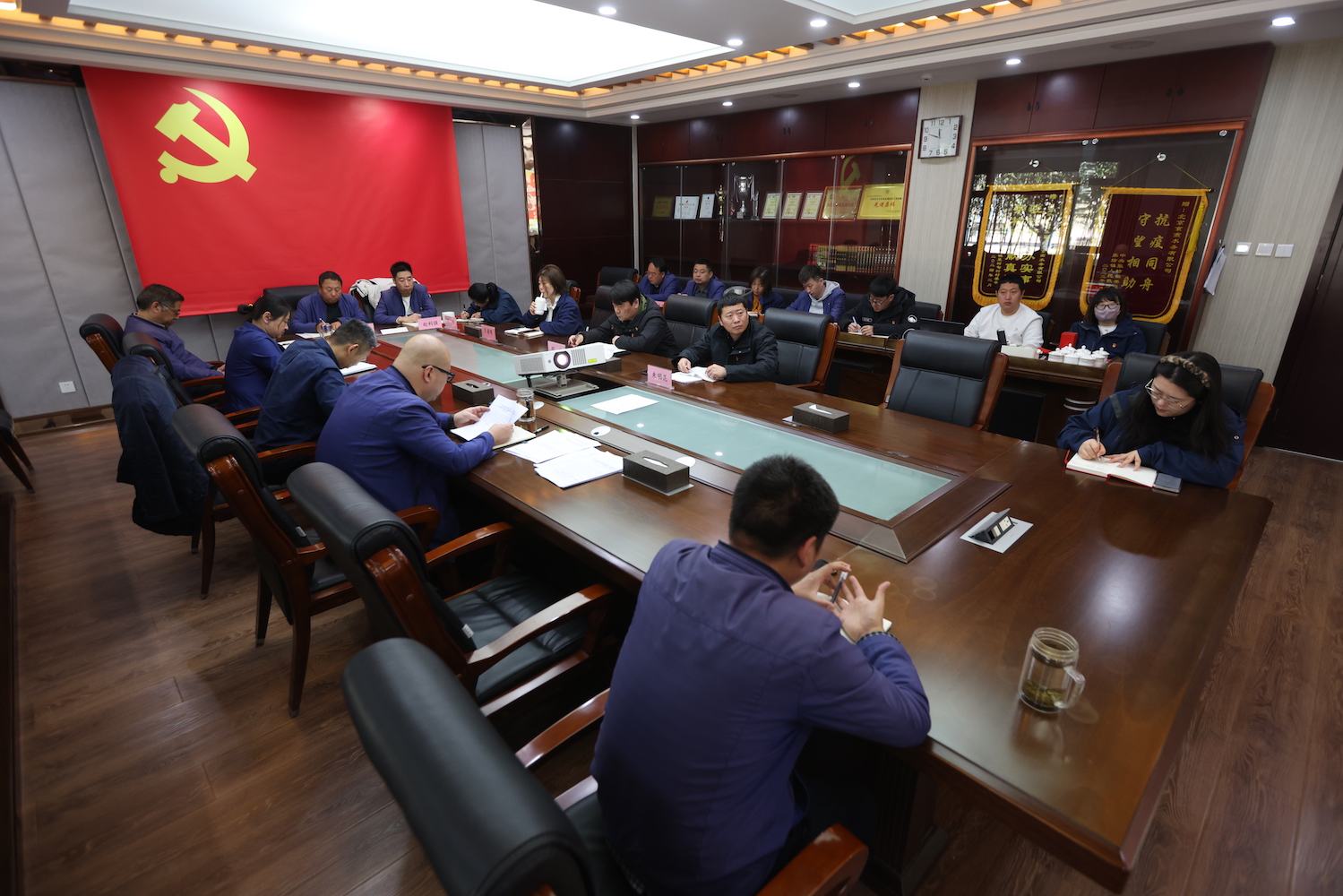 京燕公司召开党的建设工作辅导幼组（扩大）会 部署发展设置和践行正确政绩观进建教育